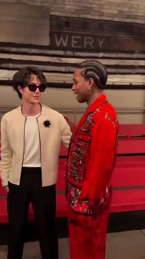 王一博追星成功获称人生赢家