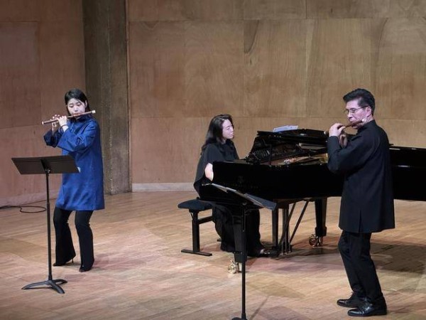 中国笛萧在巴黎奏响“行云流水”东方之音