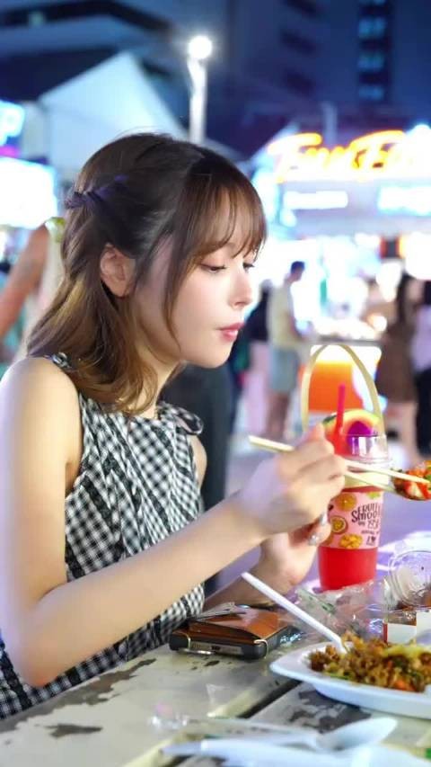 光头这摄影技术可以哈！这老板当的，天天带我玩