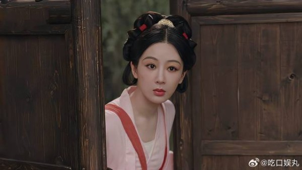 牡丹跟踪花鸟使，从门缝看到这一幕，才知他真实为人！