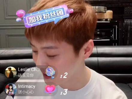 鹿哥直播里的《风吹过》,我听见了风的低语,ta轻声说着新年快乐呀