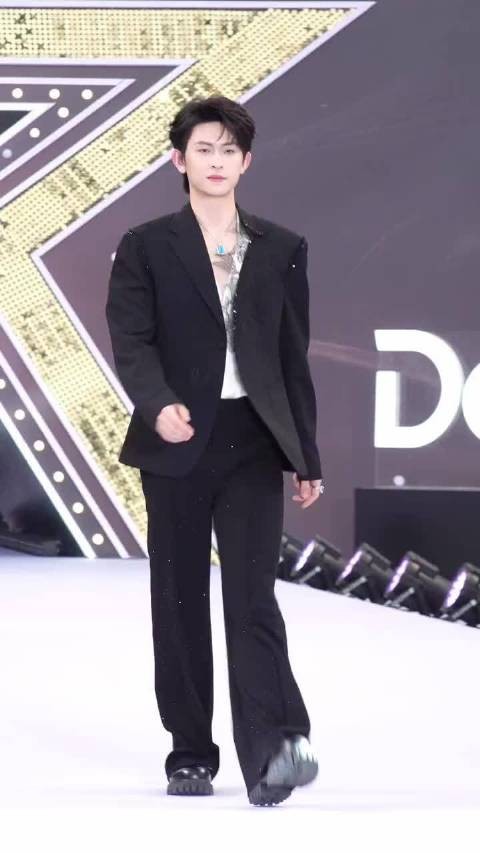 陈添祥再次打红毯头阵 第一个出场!