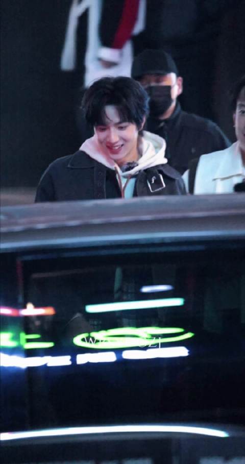 很适合一起过冬天的一款小狗 @时代少年团-刘耀文 .