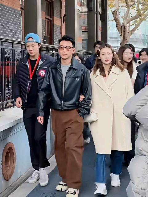 郑恺综艺谈家庭理财称负责挣钱,苗苗产后获丈夫贴心支持