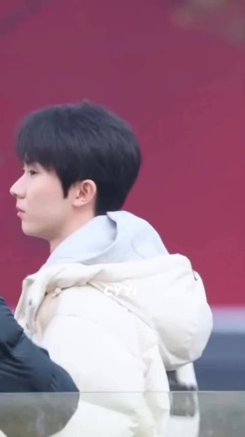 马嘉祺连轴转拍戏暴瘦，粉丝担忧其状态