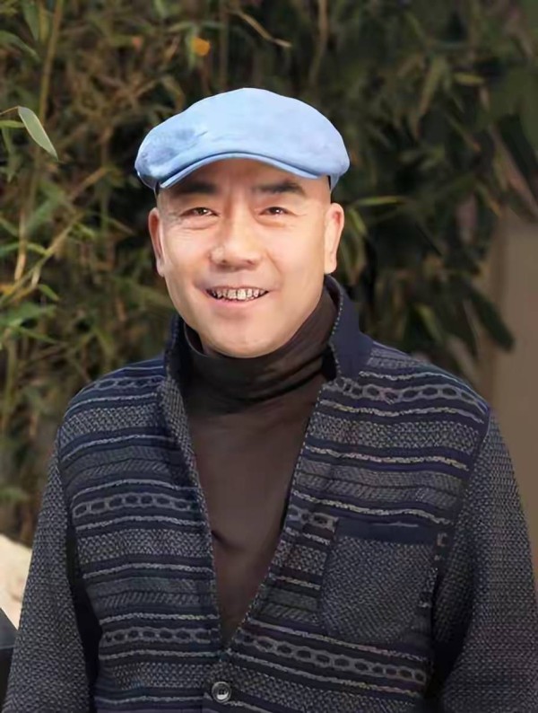 杨议欲哭无泪,哥哥杨威却蒙了,七十多岁因为参加纲丝节走红网络