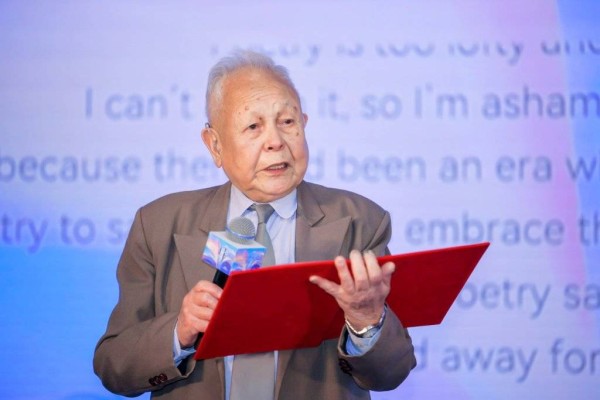致敬诗歌与生命的交响,97岁谢冕在上海获金玉兰诗歌奖