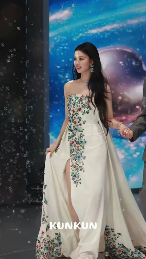 王楚然尖叫之夜红毯，不用多说这真的惊艳到我了！