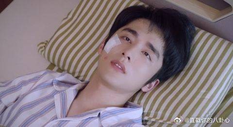 小哥遭遇车祸，所幸并无大碍，没想到竟引出一番往事