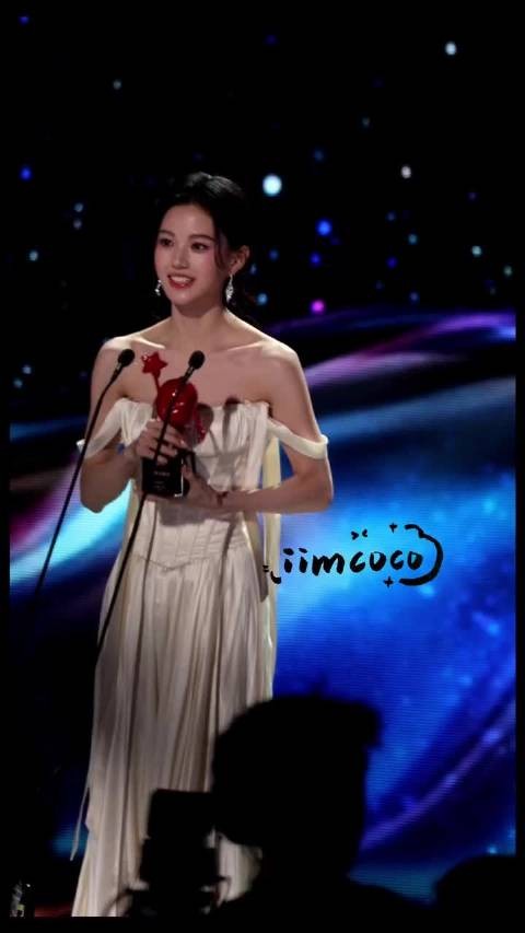 沈羽洁领奖,季明舒大小姐就这样闪耀澳门