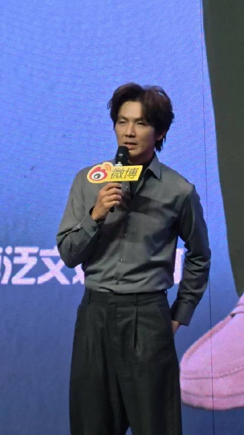 钟汉良被问法拉利是否老去，秦岚秒接梗力挺