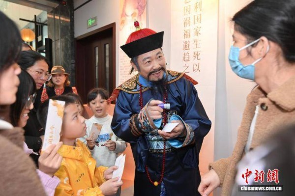 闽都先贤“穿越”而来 福州市图书馆启动书香文化月