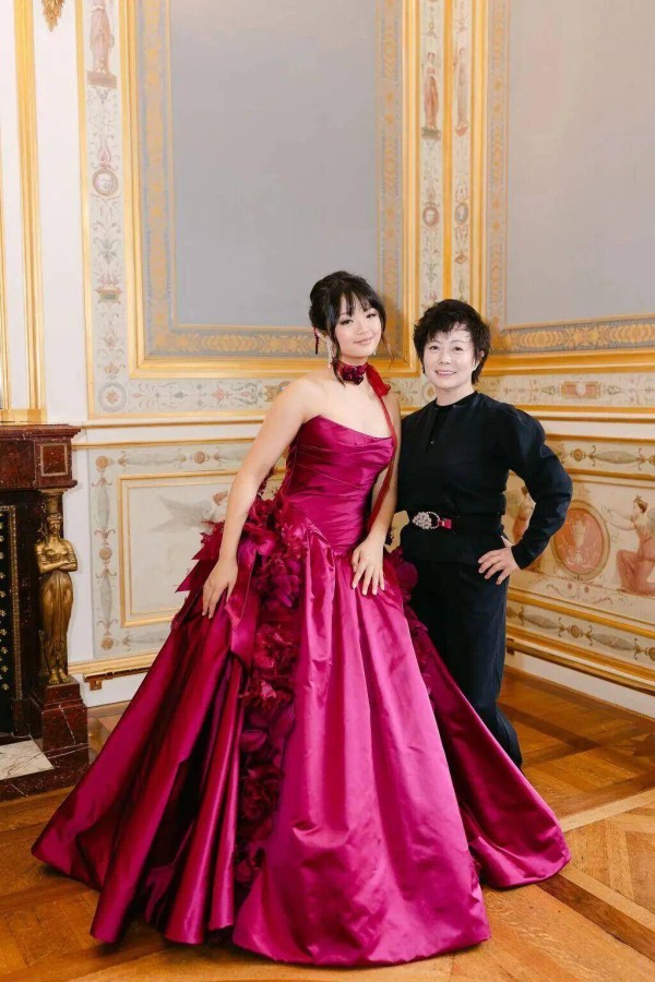 2025年巴黎名媛舞会,王传福女儿陈可辛女儿均受邀参加