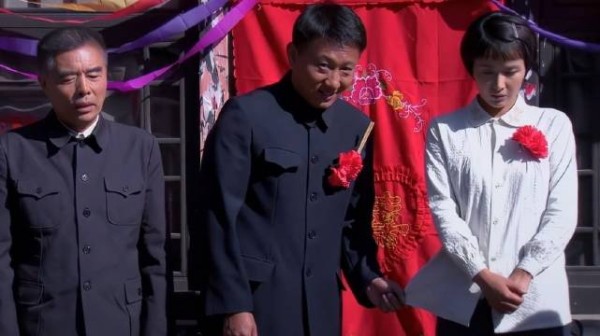 男人找人将妻子灌醉,竟因此发现了妻子的大秘密! 精彩片段 影视 影视解说