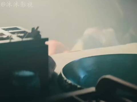 丈夫和小姨子偷情，被妻子当场抓获