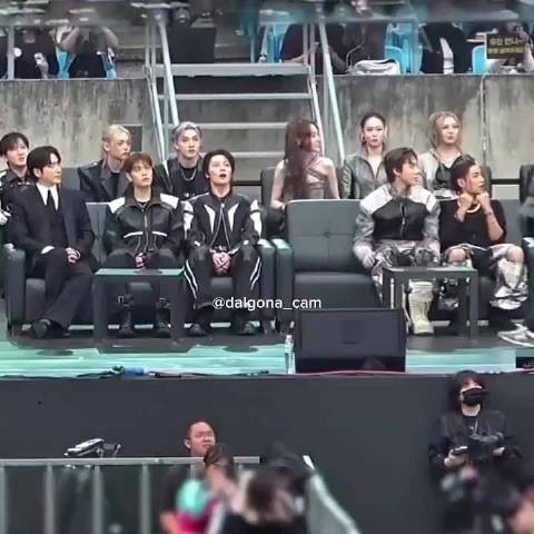 李浚赫与允儿AAA同框饭拍引热议