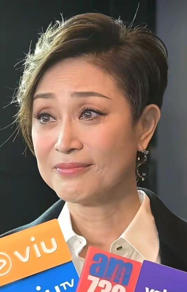 太绝了！58岁陈法蓉活动怼脸镜头下，越老越有迷人味，状态惊艳