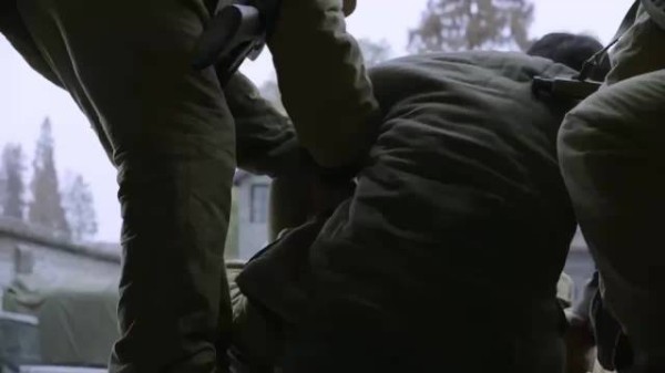 特赦1959:战犯的子女多,小伙讽刺真能生,所长用眼神警告他