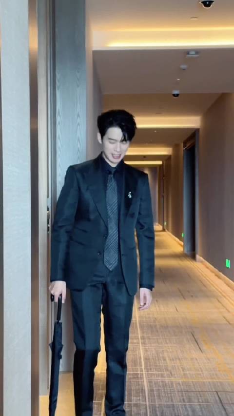 魏大勋简直也太帅了,这气质真的很完美