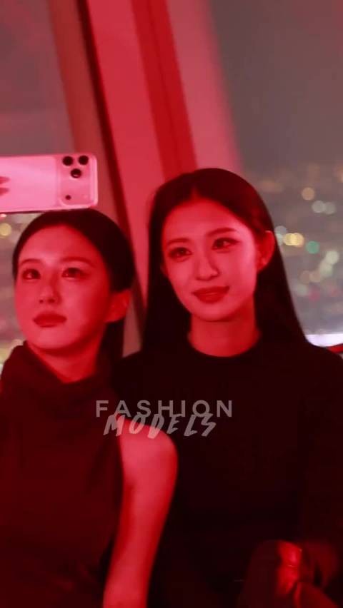 王楚然包上恩同框合照,美女就这样肆无忌惮的同脸,好想看原图啊