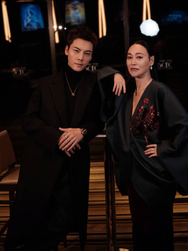 二人气场全开,状态在线。