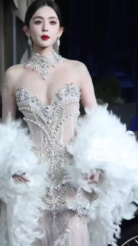 娜扎 年 ✘ V盛典造型