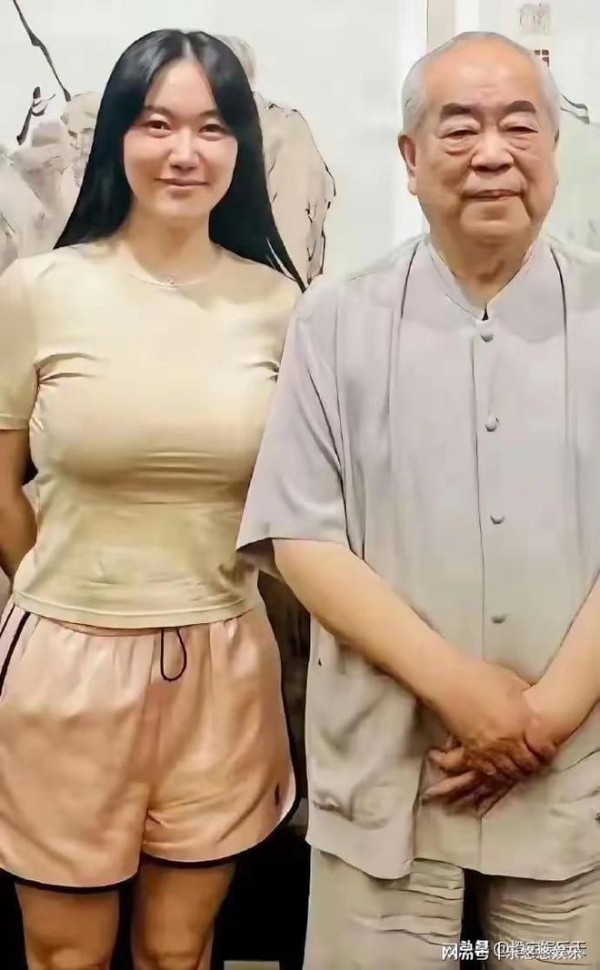 徐萌的“夺嫡模板”,比邓文迪还高明!