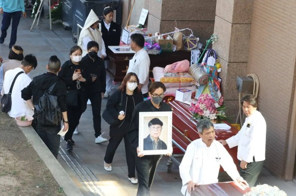 马国明父亲出殡!低调办丧礼 火化仪式已结束