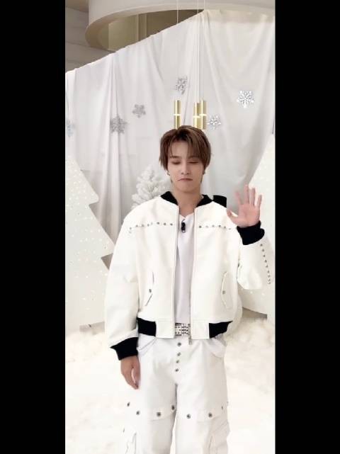 251212 WayV更新 快来陪小羊堆雪人 不然小羊就哭给你看 资源 瓶子 lyy