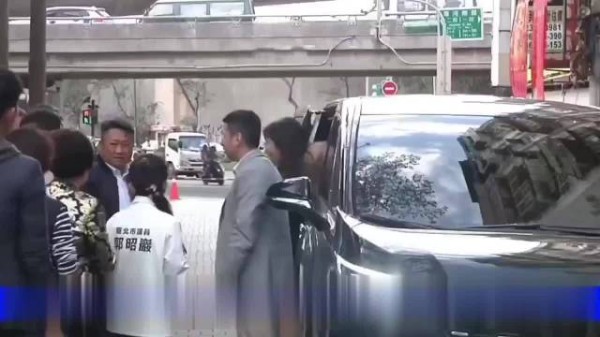 郑丽文现身台北青山王诞辰庆典,祈福祈平安!