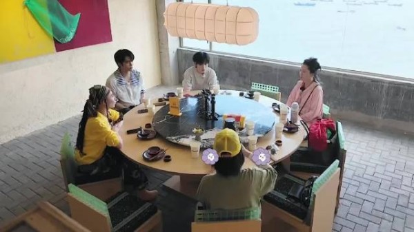 张柏芝自曝九岁时因父母离婚开心拍手