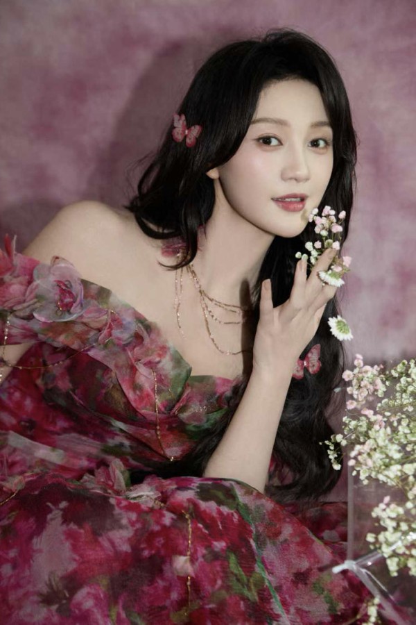 孙艺燃《家里家外2》等多剧热播 深入人心展现多面魅力