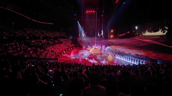 汉秀剧场十一载,户外盛宴启幕,广场开演,全民共赏!