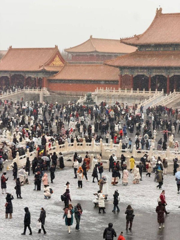 古装打卡和铜锅涮肉成初雪标配!故宫搜索涨60%,南门涮肉热度翻倍!