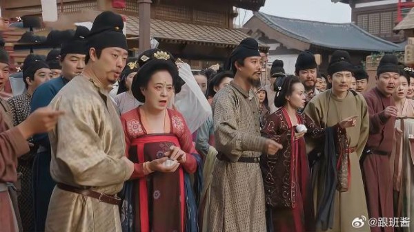 牡丹打出连环招,让香满筑重新爆火,成了全城的焦点!