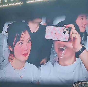 演唱会情侣抓拍,原来爱与不爱真就一眼就能看出来