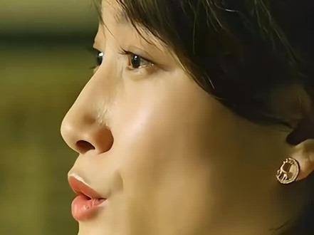 啜妮的表演堪称精湛,整部电影中这一幕尤为出彩,情绪层层递进,逻辑环环相扣