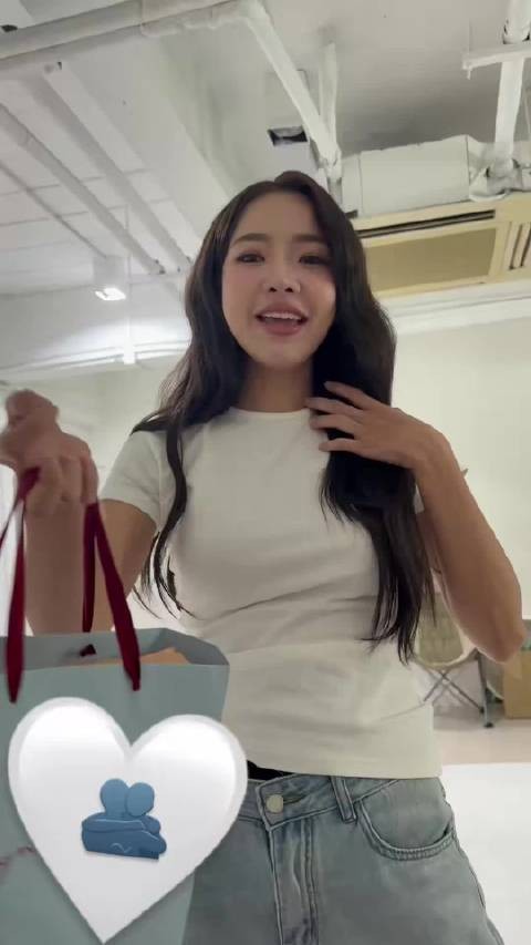 一想到小狗坐在这个角落沙发上等姐来哄的样子就萌