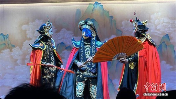 “90后”川剧演员的“杀马特”变脸:让非遗潮起来