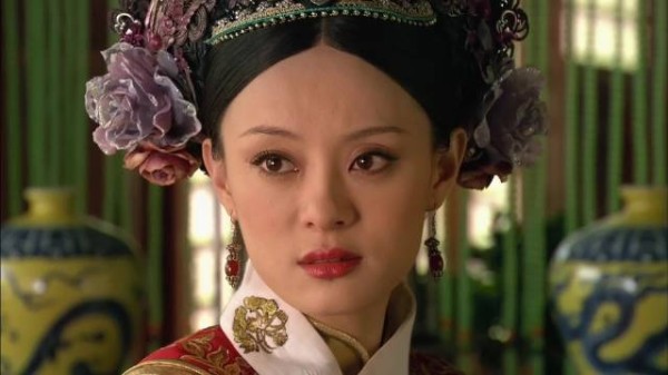 甄嬛忍痛将胧月交敬妃抚养