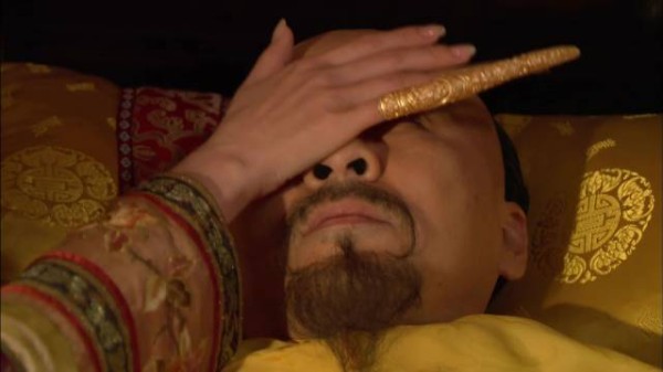 甄嬛痛陈杏花微雨旧事，雍正驾崩恨意终消散