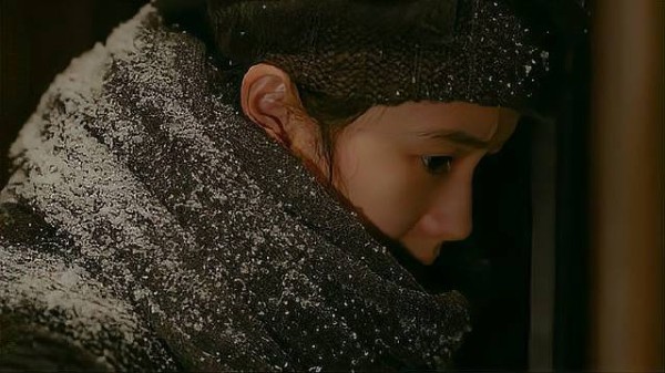 女地下党准备回家 怎料特务守株待兔，女地下党秒察觉