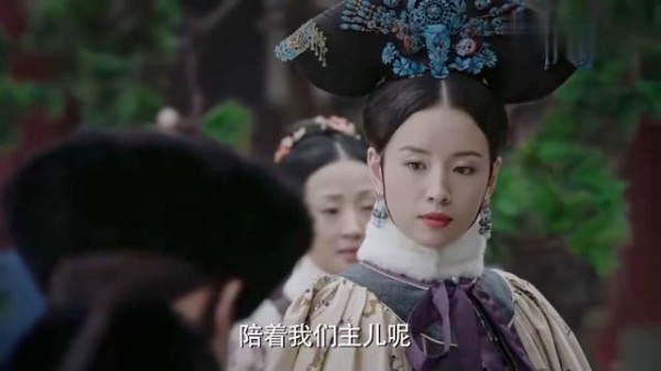 如懿传:皇后特意看望纯妃,谁知却看见皇上和纯妃,吃醋离开了!