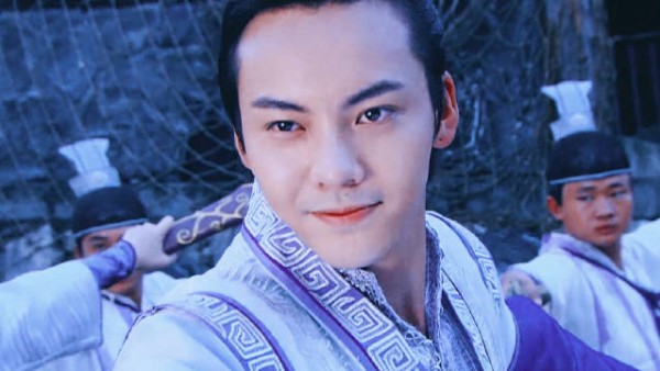 陈伟霆粉丝接机喊话不要放弃古装