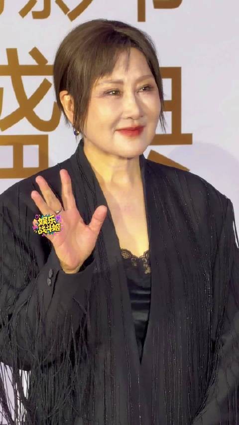 张凯丽今日份的妆容好减龄新时代国际电影节红毯