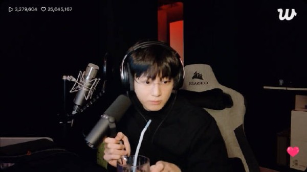 抓到一只喝可乐还疯狂发射心动信号的兔纸!