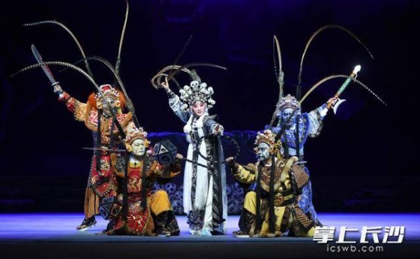 别让“绝活”蒙住了戏曲的脸