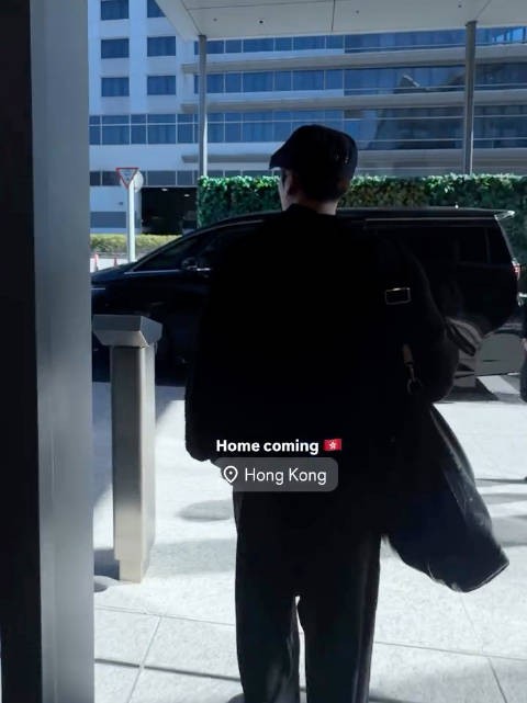 王嘉尔抵达香港,粉丝热情欢迎