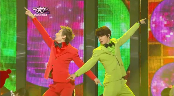 十四年前的今天(111216),SuperJunior D&E 带来《红了哥哥》的现场舞台