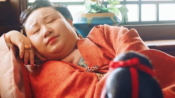 贵妃为了不争宠,把自己吃撑了九十斤的胖子